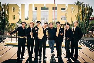 「BTS、横断歩道でコンサート＆コントを披露　米トークショー『ジェームズ・コーデンショー』映像公開」