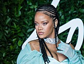 リアーナ「リアーナ、“グリンチ”色のSavage X Fenty最新ウェアをモデル」1枚目/1