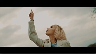 「Anly、手話で表現した新曲「VOLTAGE」MV公開 TVアニメ『BORUTO』EDテーマ」