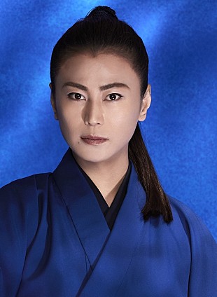 「氷川きよしが桜の花吹雪の中で歌唱、新曲「群青の弦」のMV公開」