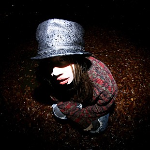 「Friday Night Plans、「レコード音質」を軸にした新作EP『In The Rearview』配信リリース」