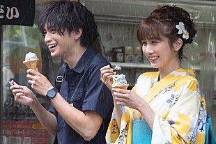 「中島健人×松本穂香、Netflix映画『桜のような僕の恋人』のデートシーン到着」