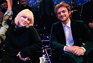 「ビリー・アイリッシュ＆フィニアス、バイデン米大統領との3ショット公開」