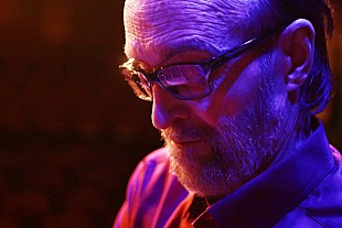 「ジョージ・ウィンストン、約3年ぶりの新作『ナイト』から「ビバリー」先行配信」