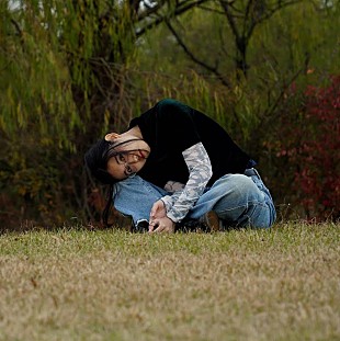 「Mothfly、神秘的で暖かなサウンドのデビューSg「Pure」公開」