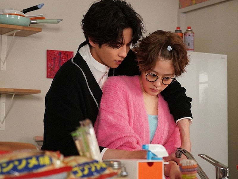 「「ムチャブリ！」“大牙”志尊淳の上級者キスに視聴者歓喜　「大事そうに親指で耳なでるとこ天才過ぎ」」1枚目/1