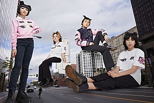 「ザ・リンダ・リンダズ、オープニングセレモニーとの限定コラボが発売」