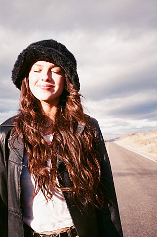 「＜インタビュー＞オリヴィア・ロドリゴ 自身の大ヒット作『サワー』に迫る映画でファンが新たに見つける発見とは」