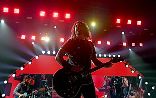 「【第64回グラミー賞】フー・ファイターズ、テイラー・ホーキンスの急死を受けてパフォーマンスをキャンセル」