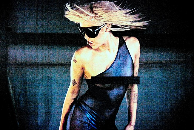 「マイリー・サイラス、ファンへの愛が詰まったキャリア初のライブ盤発売　ブロンディ／マドンナのカバーも収録」1枚目/1