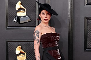 「ホールジー、【グラミー賞】の数日前に手術を受けていたことを明かす」