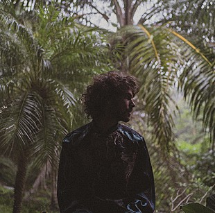 「FKJ、ニューALからサンタナ参加のネオソウル・ジャム「Greener」解禁」