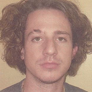 「チャーリー・プース、新曲「ザッツ・ヒラリアス」は「今まで書いた中で最も辛い曲」」