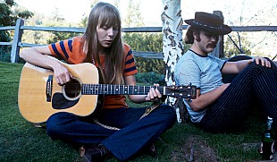 「ジョニ・ミッチェルのエピソード到着、映画『ローレル・キャニオン 夢のウェストコースト・ロック』本編映像」