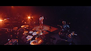 「ONE OK ROCK、アコースティックライブ映像「Mighty Long Fall」公開」