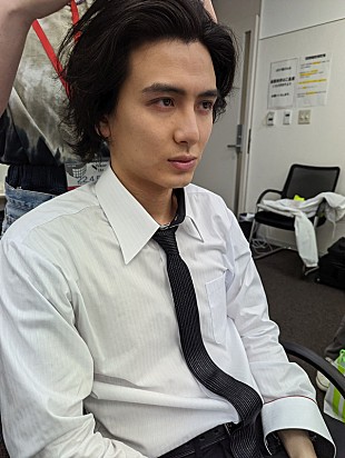 「藤井 風の初冠番組オフショット＆コメントが公開「ありがたい経験をさせてもらいました」」