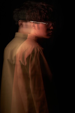 「アツキタケトモ、6月リリースEPから「Outsider」先行配信」