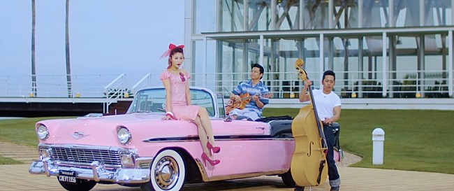 「The Biscatsが新曲MV公開、1956年ベルエア尽くしの1本に」1枚目/4