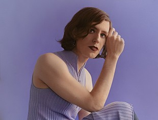 「エズラ・ファーマン、新曲「Forever In Sunset」のMV公開」