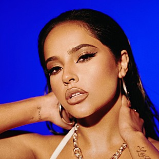 「ベッキー・G、ダンサブルな新曲「BAILE CON MI EX」のMV解禁」