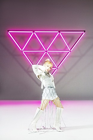 「Reol、新曲「赤裸裸」リリックビデオ公開」