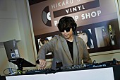 宇多田ヒカル「【HIKARU UTADA VINYL POP-UP SHOP】
☆Taku Takahashi」3枚目/9