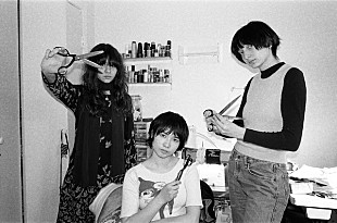 「ホースガール、米シカゴの盟友バンドも出演する「Dirtbag Transformation (Still Dirty)」MV公開」