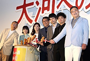 「中井貴一「台風の中での撮影でかつらが飛んだ」　松山ケンイチ「この映画には貴一さんの人間性、優しさがあふれている」」