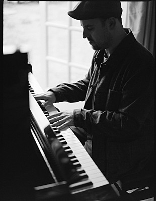 「ポスト・クラシカルの注目ピアニスト＝エリオット・ジャック、キャリア初ALをデッカより発売へ」