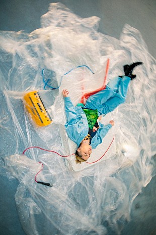 「Rude-α、実体験をユニークに表現した新曲「パパ活Tokyo!!!」MVプレミア公開」