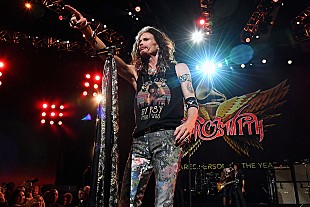 「エアロスミス、スティーヴン・タイラーの治療施設入所を発表＆常設公演を一部キャンセル」