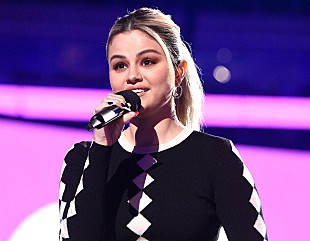 「セレーナ・ゴメス、ニューALに取り組んでいると明かす」