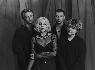 「ペール・ウェーヴス、バンド史上最もパーソナルな歌詞の「Reasons To Live」解禁」