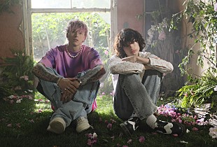 「マシン・ガン・ケリー、17歳のハイパーポップ・アーティスト参加の新曲「more than life」公開」