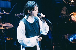 「デビュー10周年の家入レオ、自身初のビルボードライブツアー最終日のライブレポが到着」