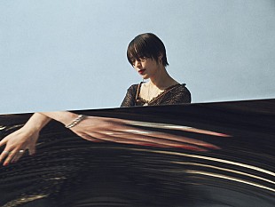 「AAAMYYY×anoがコラボ、2人の名前をもじった「あの笑み」配信リリース」