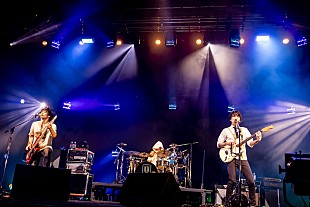 「UNISON SQUARE GARDEN、「世界はファンシー」「スロウカーヴは打てない」ライブ映像公開」