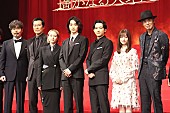 「吉沢亮、大先輩たちにひざまずかれ「せりふを言うとき声が震えた」　山崎賢人「水分補給をして、『キングダム』で盛り上がって」」1枚目/1