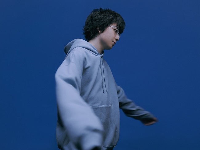 崎山蒼志「崎山蒼志、お好み焼きのかつお節に扮して踊り狂う!?　7/6新曲配信＆MV公開」1枚目/2