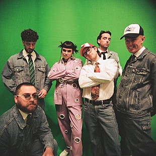 「イージー・ライフ×ベニー、メランコリックな新曲「OTT」のMV公開」