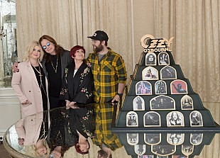 「オジー＆シャロン・オズボーン夫妻、40回目の結婚記念日を祝う」