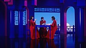 Perfume「Perfume、CGのような精密な動きでからくり人形を演じる「Spinning World」MVプレミア公開」1枚目/5