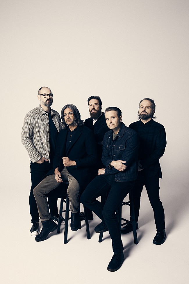 「デス・キャブ・フォー・キューティー、新曲「ヒア・トゥ・フォーエバー」のユーモラスなMV公開」1枚目/3