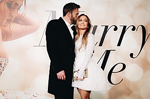 「ジェニファー・ロペス、ベン・アフレックと米ラスベガスで結婚」