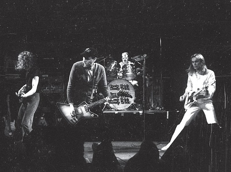 「チープ・トリック、デビュー直後のライヴを収めた作品を来日記念盤として世界初CD化」1枚目/2