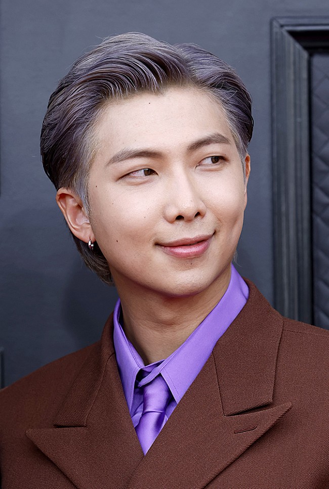 RM「BTSのRM、スイス旅行中にコールドプレイのクリス・マーティンをシャウトアウト」1枚目/1