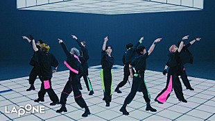 「INI、新作MVで自らを解読する“Password”を探し求める」