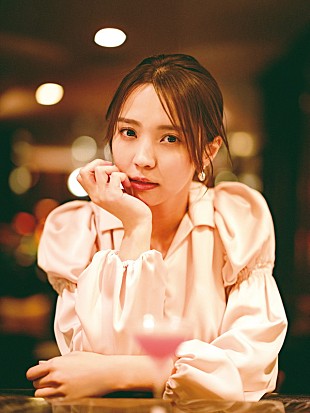 「小林由依（櫻坂46）の2nd写真集、はじける笑顔や“女神の砂時計ボディ”など収録」