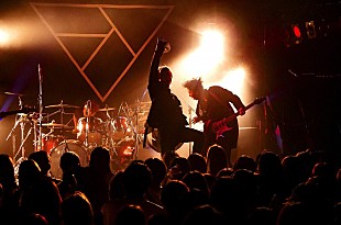 「シドのShinjiとRayflowerの田澤孝介によるfuzzy knot、初の全国ツアー開始＜ライブレポ＞」