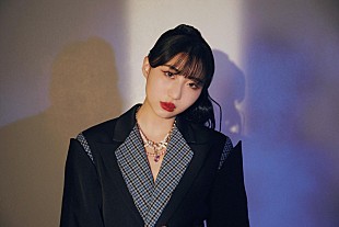 「eill、新曲「プレロマンス」配信開始＆リリックビデオ公開」